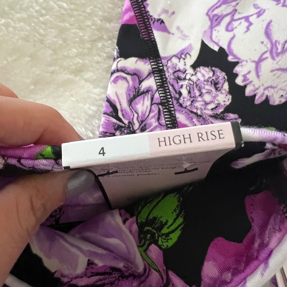 Victoria’s Secret Leggings 7/8 - Picture 3 of 5